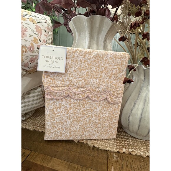 BUNDLE Studio McGee Queen Bedding Reversible Floral Comforter& Scalloped Sheets - Picture 11 of 13